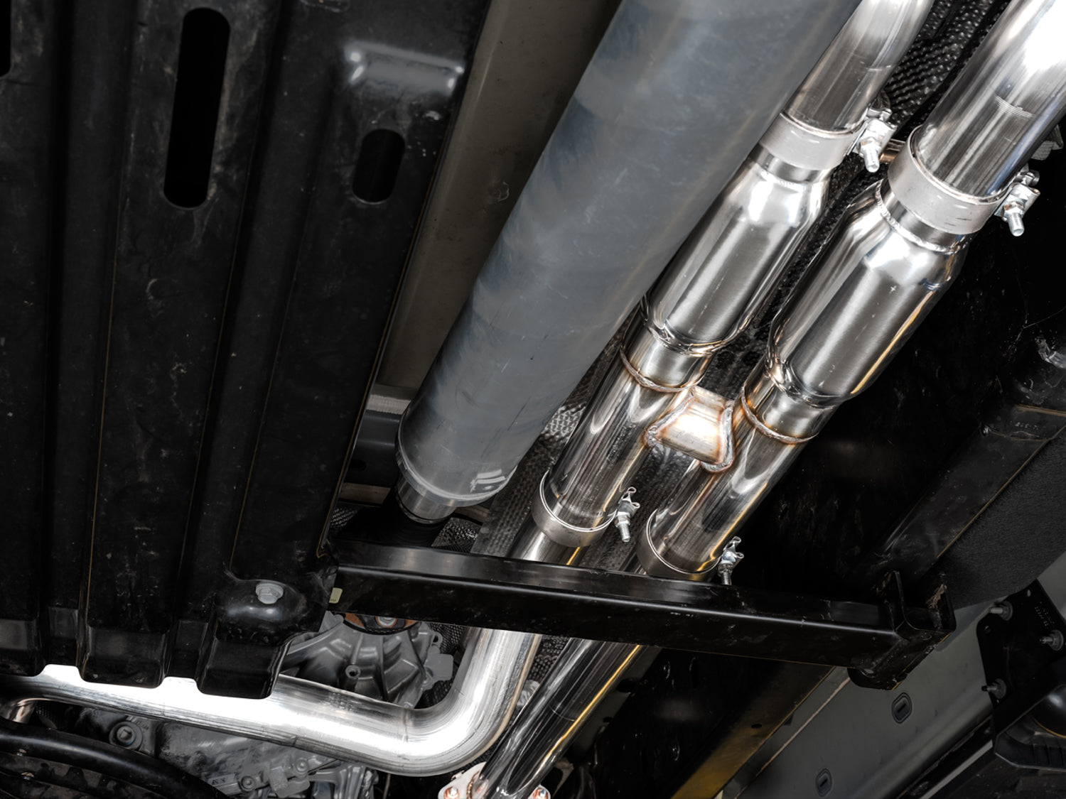AWE Tuning Exhaust System Kit 3015-33005 product image 14
