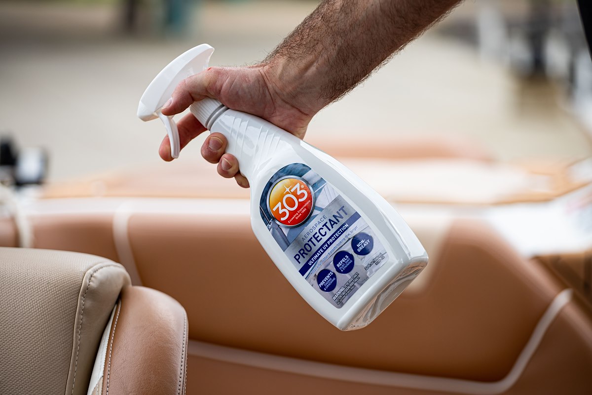 303 Products Inc. Vinyl Protectant, 32 oz, 1 Spray Bottle - 30306