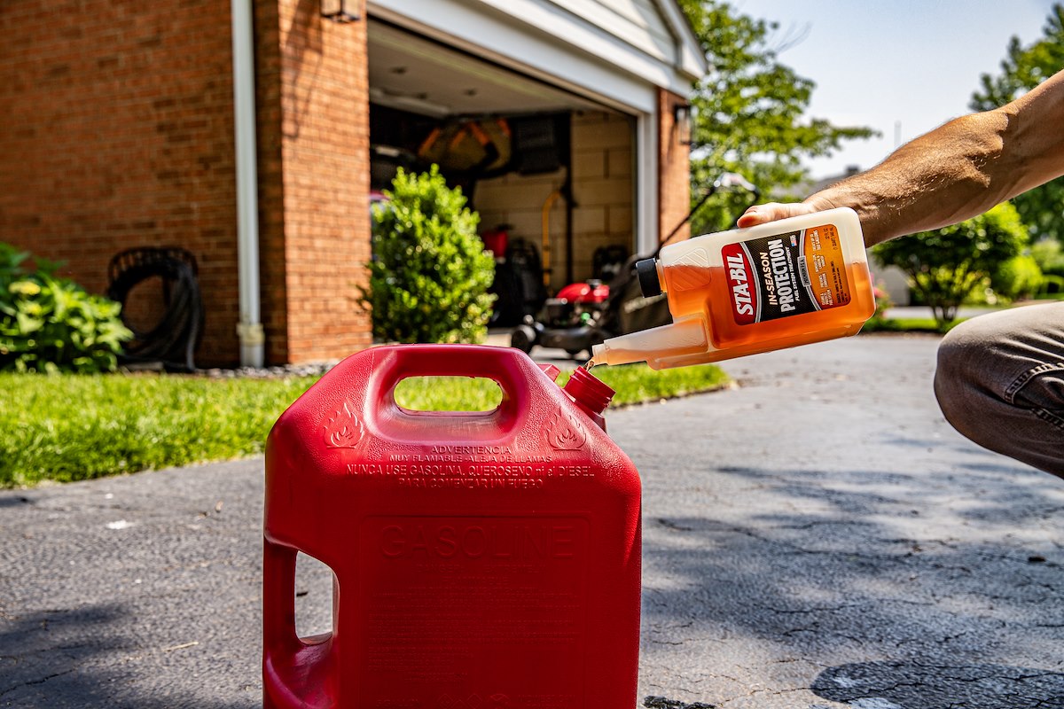 Sta-Bil Fuel Additive, Treats Up To 160 gal, 32 oz Bottle - 22275