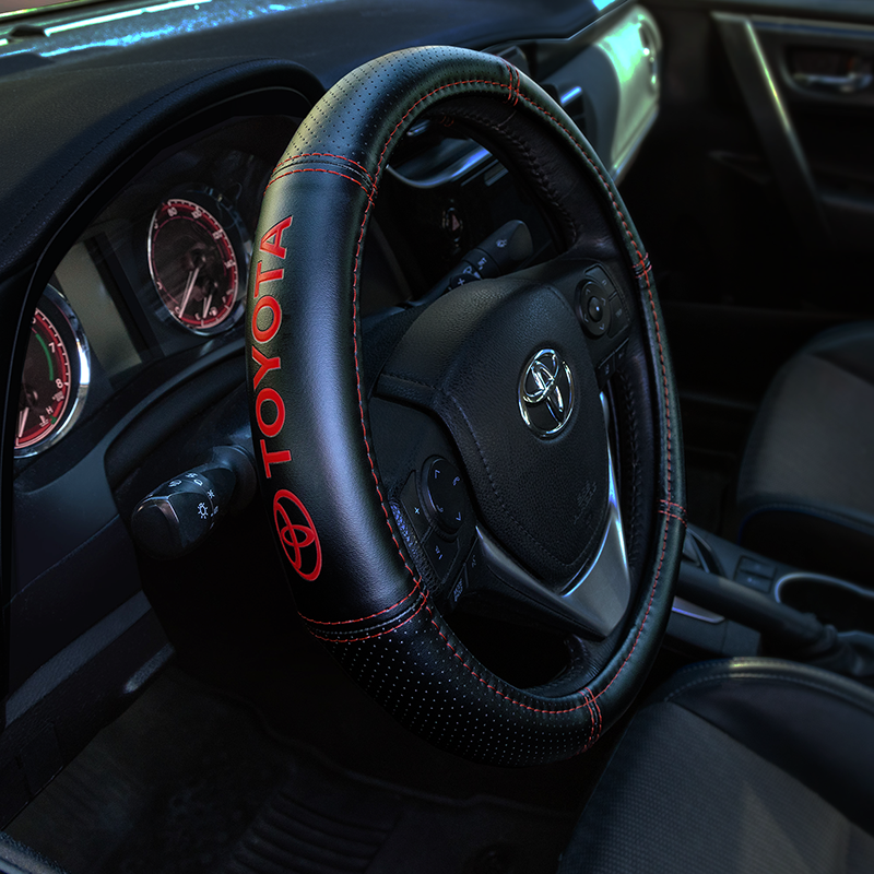 Plasticolor Steering Wheel Cover, For 14-1/2 To 15 in Wheels, Toyota Ellipes Logo And Red Contrast Stitching, Black - 006498R01