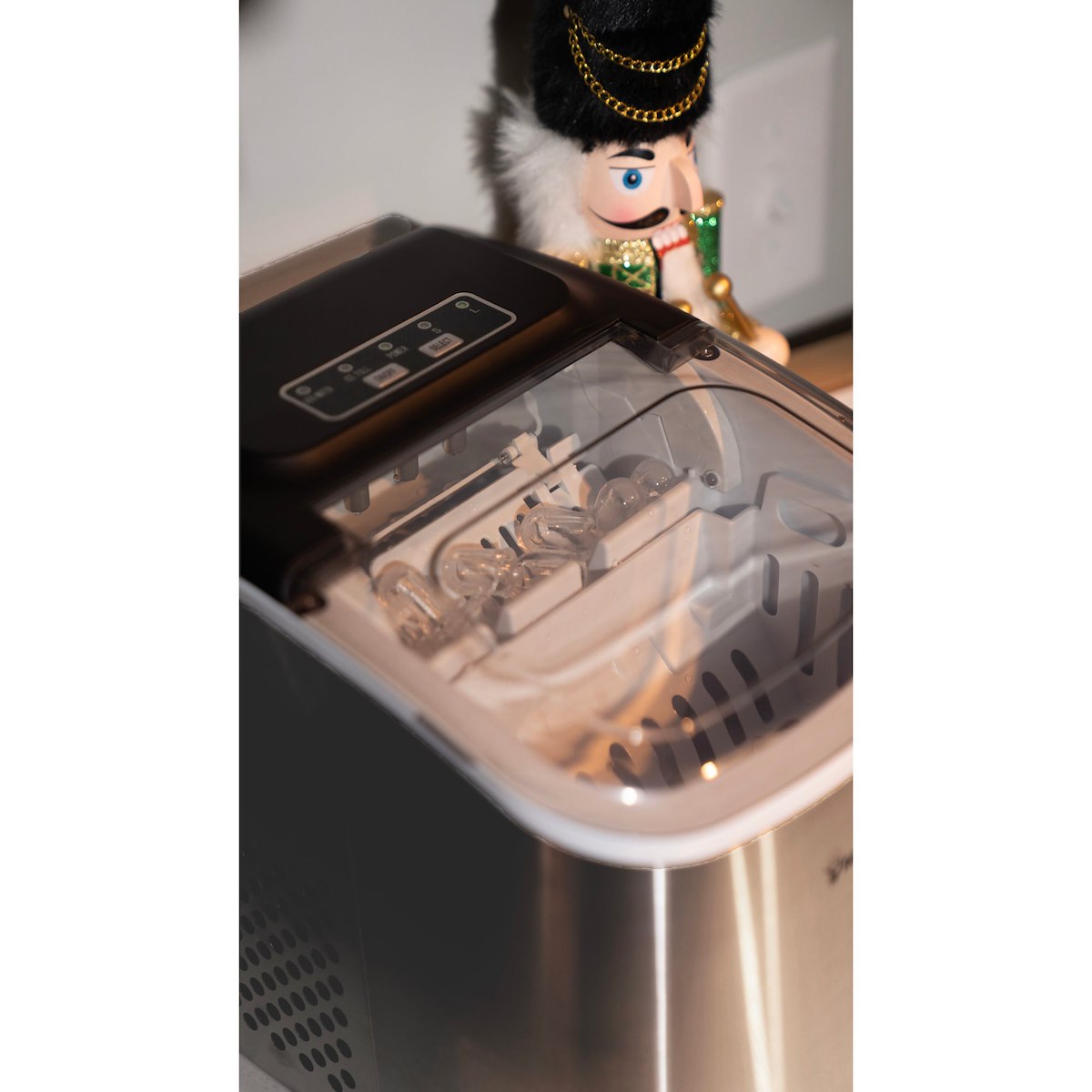 Magic Chef Ice Machine, 8.7 in Width x 11.4 in Height x 11.6 in Depth Overall Dimension, Produces Up To 27 lb Ice Per Day, Stainless Steel - MCIM27ST