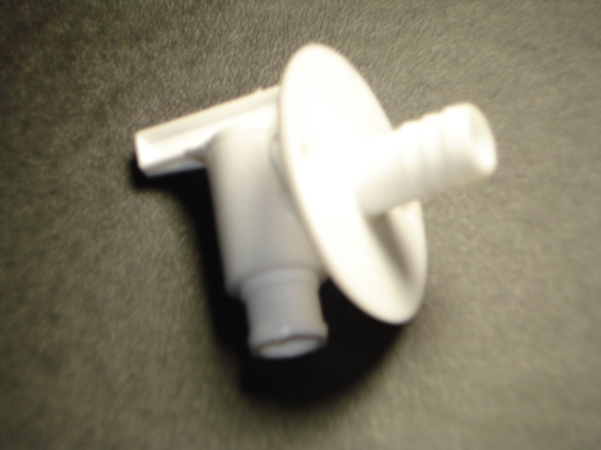 Petersen Molding Fresh Water Tank Drain Valve, Dual Hose Size To Fit 1/2 in, With 1/2 in Barb, Artic White - 18-958-A/W