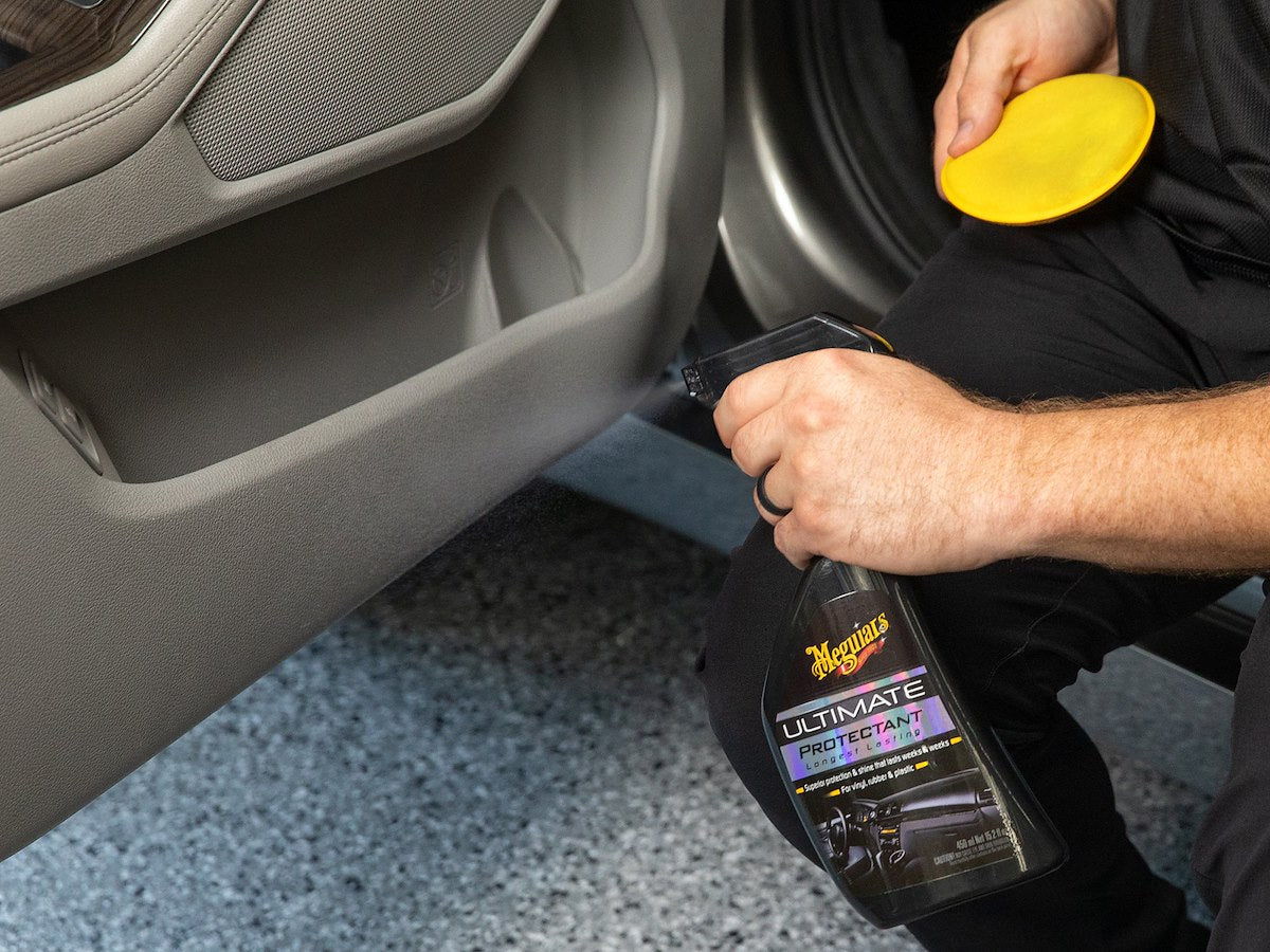 Meguiars Plastic Cleaner, 16 oz Spray Bottle - G14716