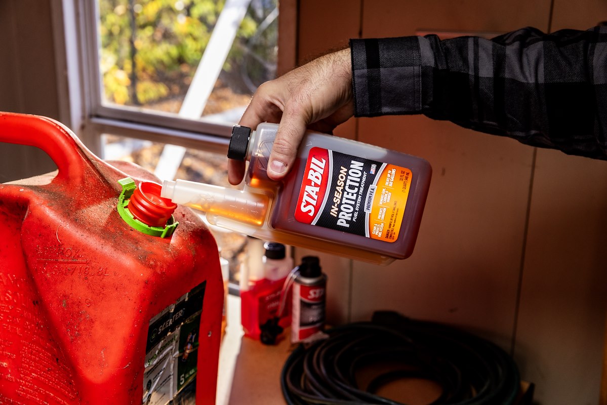 Sta-Bil Fuel Additive, Treats Up To 160 gal, 32 oz Bottle - 22275