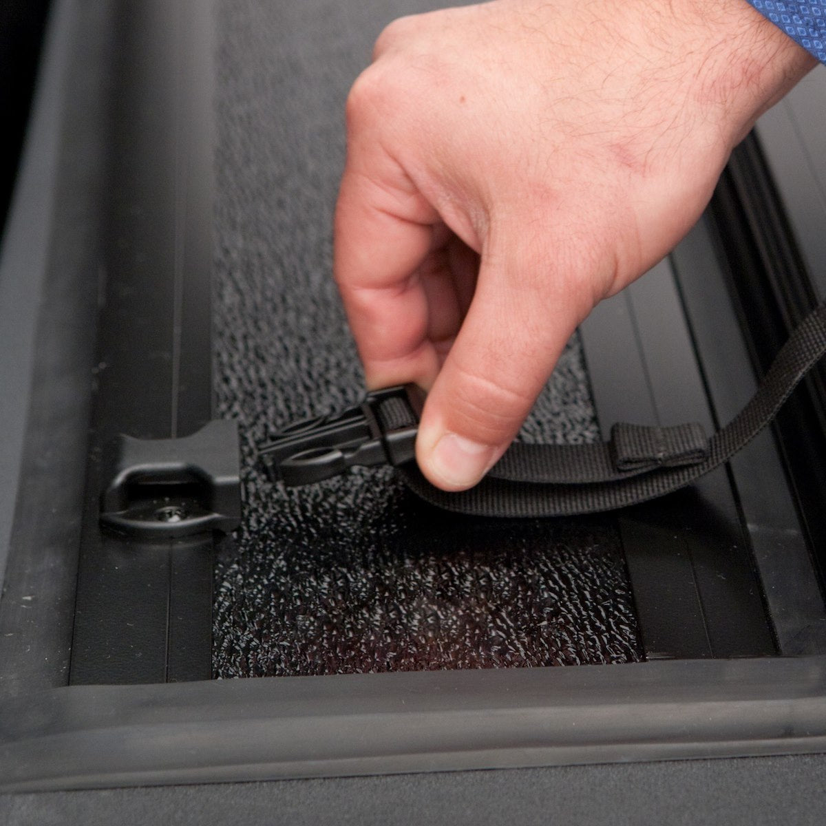 UnderCover Hard Folding Tonneau Covers FX11029 product image 13