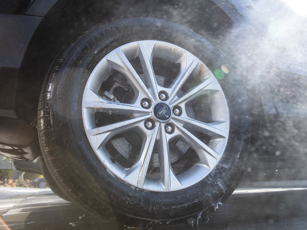 Meguiars Wheel Cleaner, For Clear Coated/Factory Painted/Chrome Wheels And Tires, 32 oz Spray Bottle - DRTU14332
