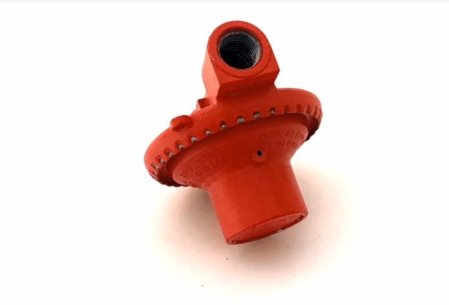 JR Products Propane Regulator, 1/4 in FPT Inlet x 1/4 in FPT Outlet, 500000 BTU Per Hour - 07-30325