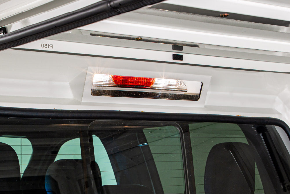 SmartCap Truck Cap, Holds Up To 330 lb When Moving And 770 lb When Parked, Gloss White, Stainless Steel - EC1313-WH