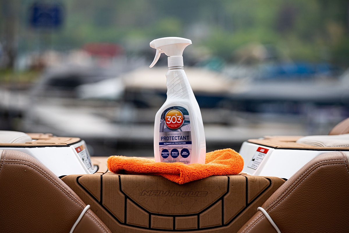 303 Products Inc. Vinyl Protectant, 32 oz, 1 Spray Bottle - 30306