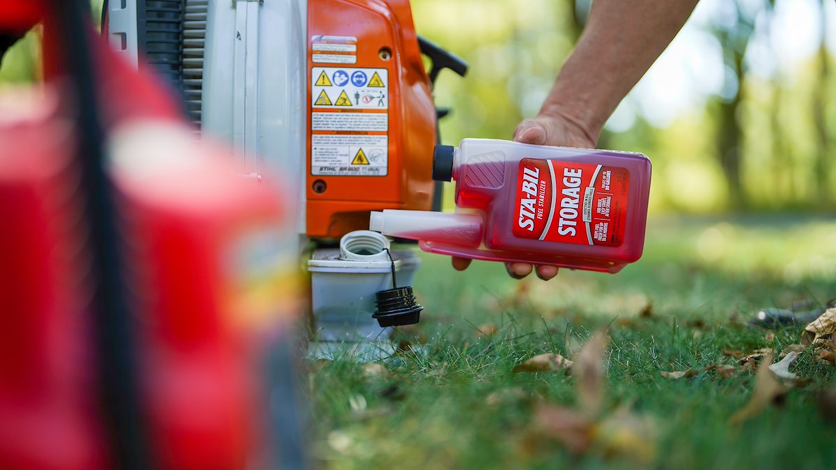 Sta-Bil Fuel Additive, Treats Up To 80 gal, 32 oz Bottle - 22214