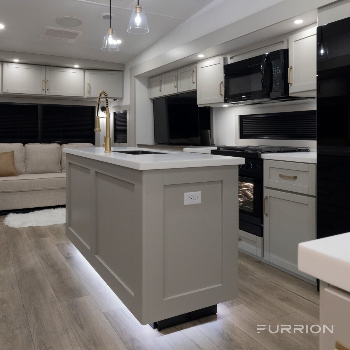 Furrion Microwave Oven, 1.5 Cubic ft Capacity, 900 Watts Cooking Power/1500 Watts Input Power, 120 V AC - FMCM15A-BL