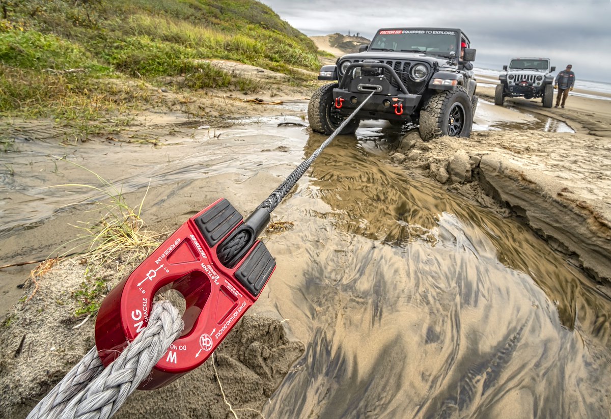 Factor 55 Winch Cable Shackle Mount, Fits 3/8 in Steel Cable/Synthetic Winch Rope, 16000 lb Load Capacity, Red - 00080-01